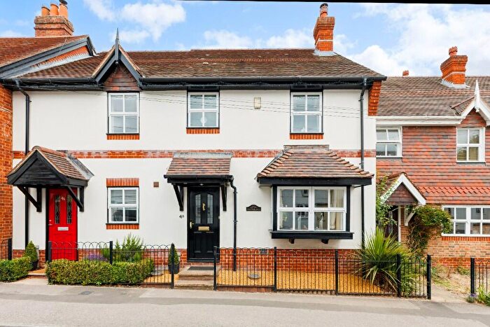 3 Bedroom Terraced House For Sale In Station Road, RG17
