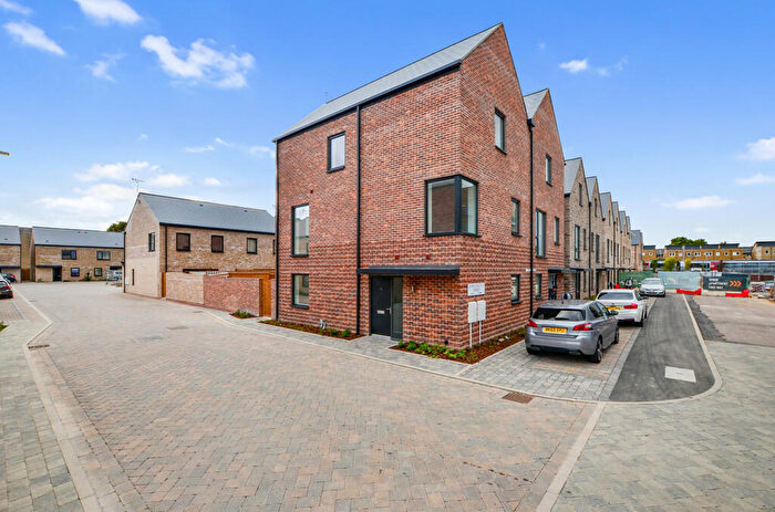 4 Bedroom End Of Terrace House To Rent In Leah Manning Close, CB1