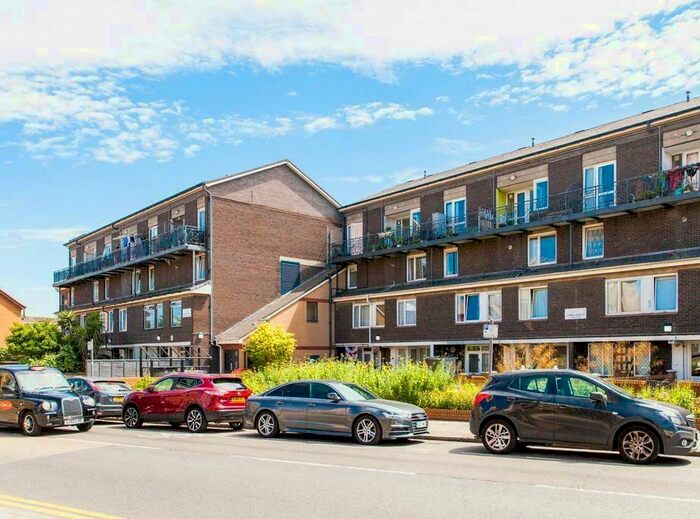 3 Bedroom Maisonette To Rent In Tuffnell Court, Old Ford Road, Bow, E3