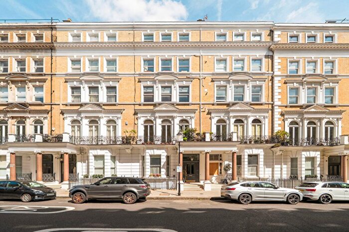 2 Bedroom Flat To Rent In De Vere Gardens, Kensington, London, W8