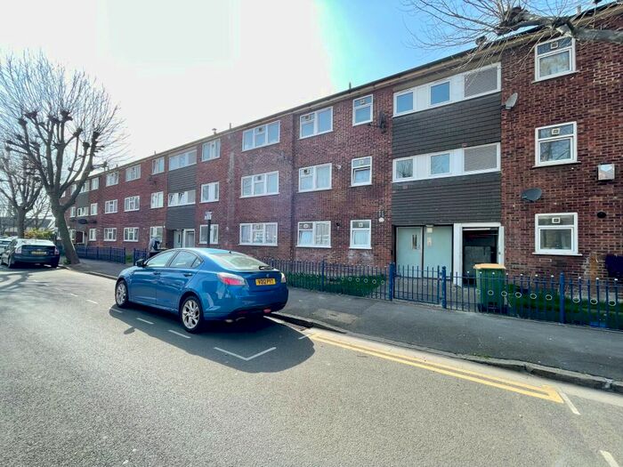 2 Bedroom Flat To Rent In Gainsborough Avenue, London, E12