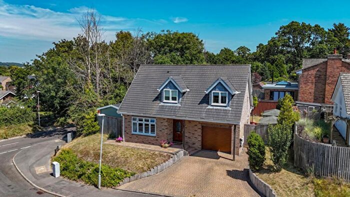 3 Bedroom Detached House For Sale In Merley Gardens, Wimborne, BH21