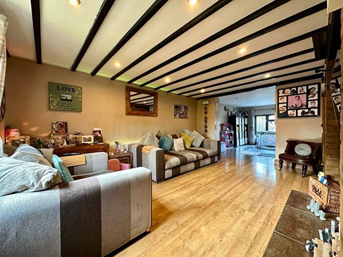 3 Bedroom Detached House For Sale In Fore Street, Noak Bridge, SS15