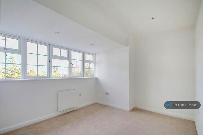 1 Bedroom Flat To Rent In Parrock Road, Gravesend, DA12
