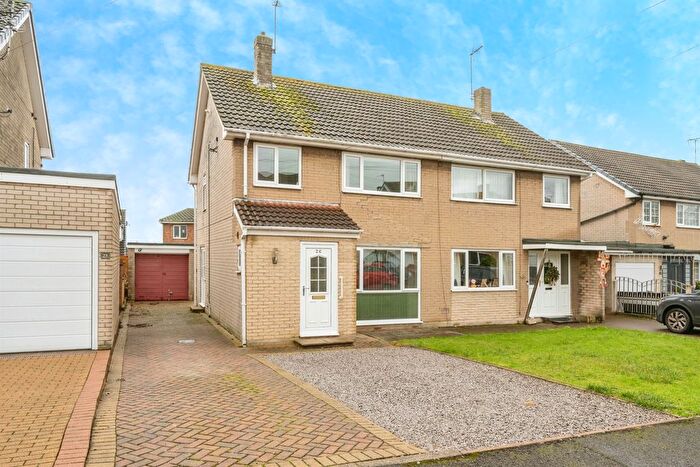 3 Bedroom Semi-Detached House For Sale In Headingley Road, Norton, Doncaster, DN6