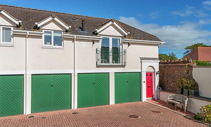 2 Bedroom Town House For Sale In Highcliffe Mews, Roundham, Paignton, TQ4