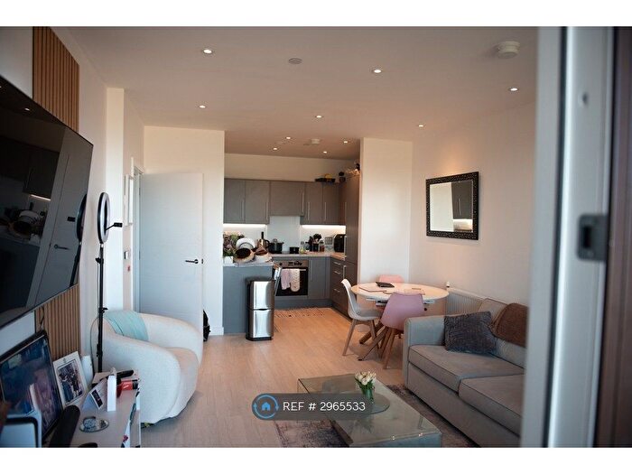 1 Bedroom Flat To Rent In Kings Hill, Barking, IG11
