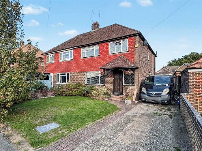 3 Bedroom Semi-Detached House For Sale In Boxalls Grove, Aldershot, GU11
