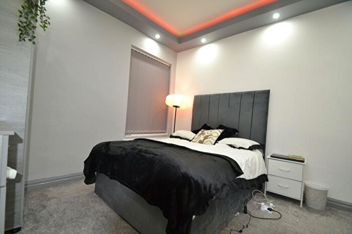 6 Bedroom House To Rent In Langdale Road, Manchester, M19