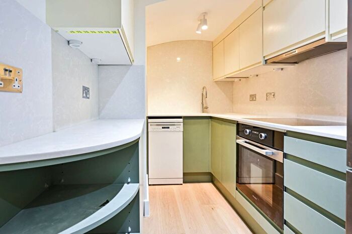 2 Bedroom Flat To Rent In Fulham Park Road, Parsons Green, London, SW6