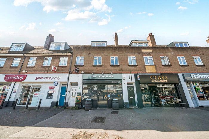 3 Bedroom Apartment For Sale In Long Lane, Bexleyheath, DA7