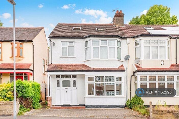 5 Bedroom Semi-Detached House To Rent In Demesne Road, Wallington, SM6