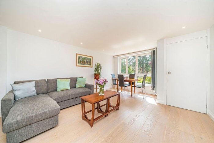 2 Bedroom Maisonette For Sale In Edge Hill, Wimbledon, SW19