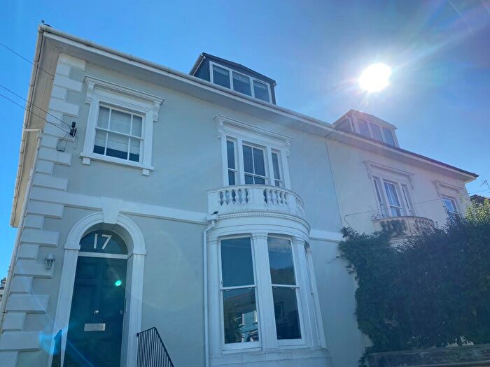 2 Bedroom Flat To Rent In Wellington Park, Clifton, Bristol, BS8