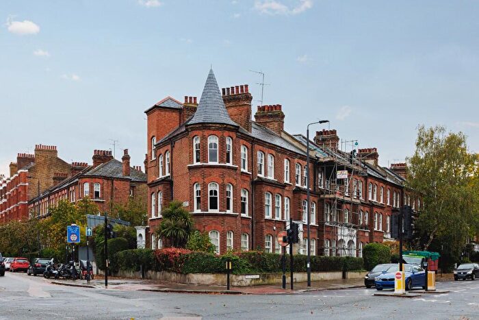 2 Bedroom Flat For Sale In Prince Of Wales Drive, London, SW11