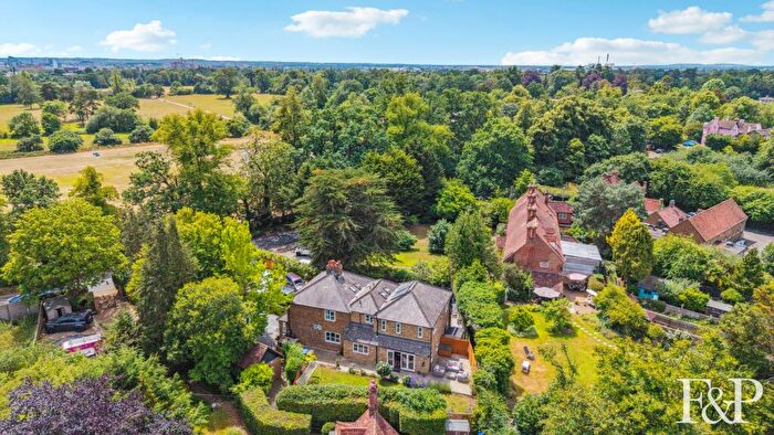 3 Bedroom Semi-Detached House For Sale In Stoke Green, Stoke Poges, SL2