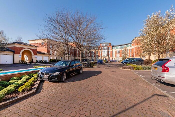 3 Bedroom Apartment For Sale In Trevelyan Court, Green Lane, Windsor, Berkshire, SL4