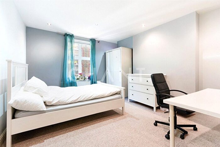 3 Bedroom Flat To Rent In Brook House, Cranleigh Street, Camden, London, NW1