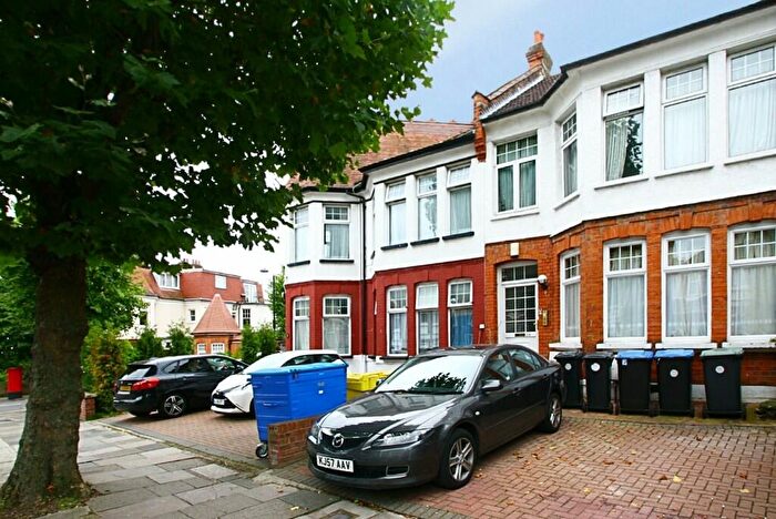 3 Bedroom Apartment To Rent In Fox Lane, Palmers Green, N13
