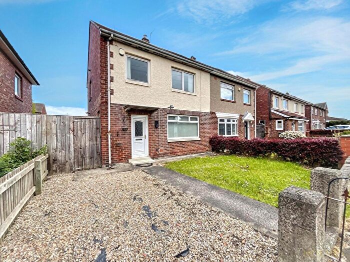 3 Bedroom Semi Detached House For Sale In Aberdeen Drive, Jarrow, NE32