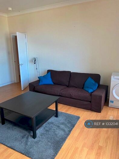 2 Bedroom Flat To Rent In Andrews Street, Paisley, PA3