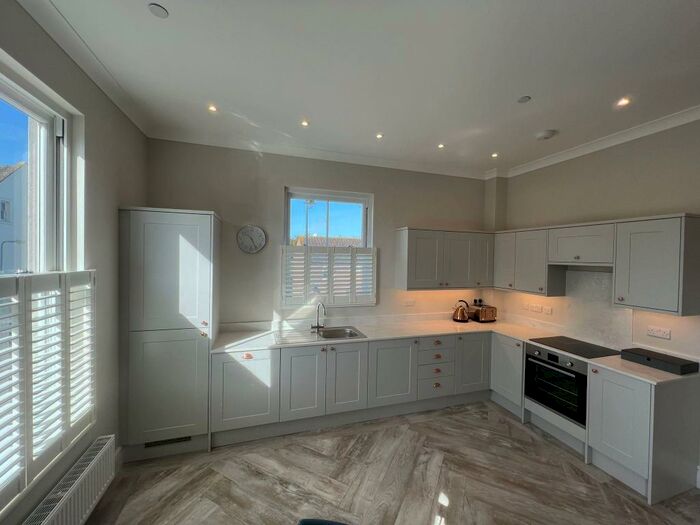 2 Bedroom Apartment To Rent In Bute Esplanade, Cardiff, CF10