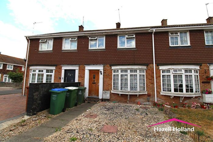 3 Bedroom Terraced House For Sale In Leycroft Gardens, Slade Green, DA8