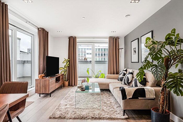 2 Bedroom Apartment To Rent In City Road, London, EC1Y