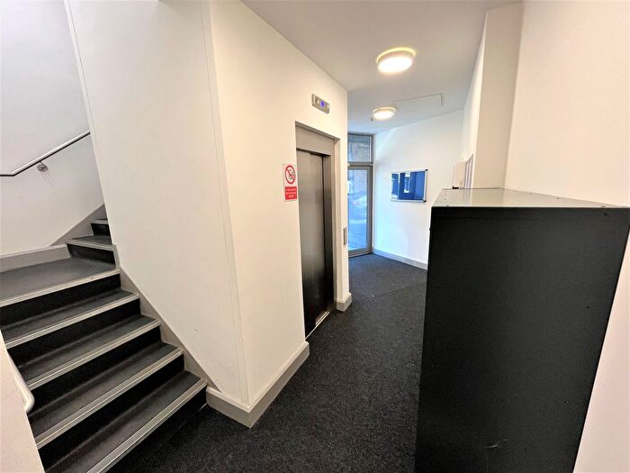 1 Bedroom Flat To Rent In Union Street, Wakefield, WF1