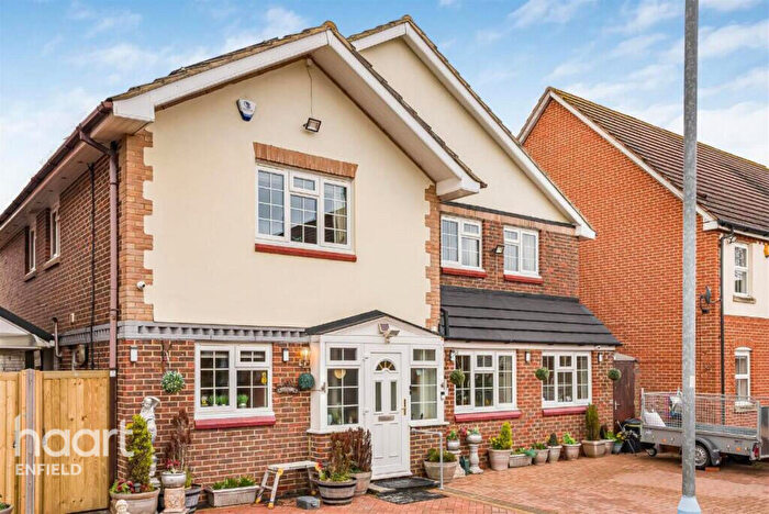 5 Bedroom Detached House To Rent In Bittern Close, Waltham Cross, EN7