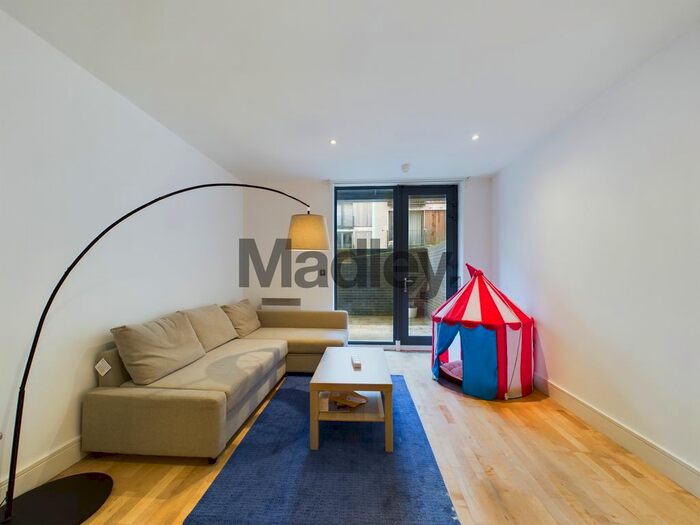 1 Bedroom Flat To Rent In City Walk, London, SE1