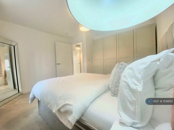 2 Bedroom Flat To Rent In Farrier Close, Swinton, Manchester, M27