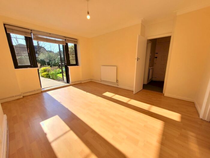 1 Bedroom Flat To Rent In Colney Hatch Lane, Muswell Hill, N10