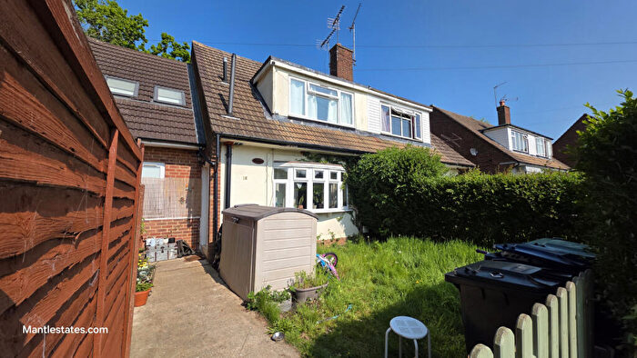 3 Bedroom Terraced House For Sale In Farm Close, High Barnet, EN5