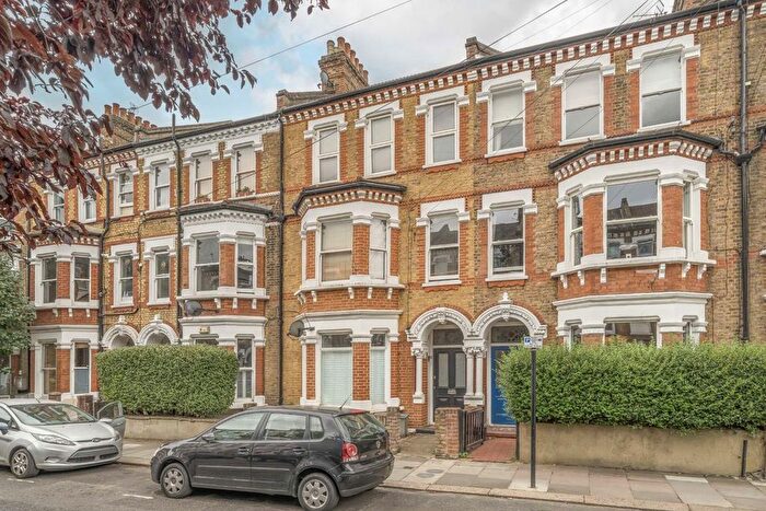2 Bedroom Flat To Rent In Tremadoc Road, Clapham, SW4
