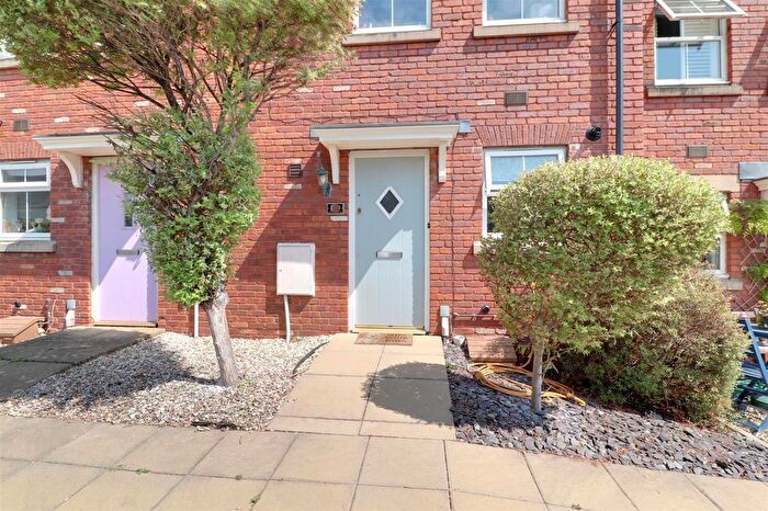 3 Bedroom Terraced House For Sale In Blackwell Close, Stonehouse, GL10