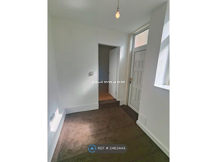 Studio To Rent In Noster Terrace, Leeds, LS11