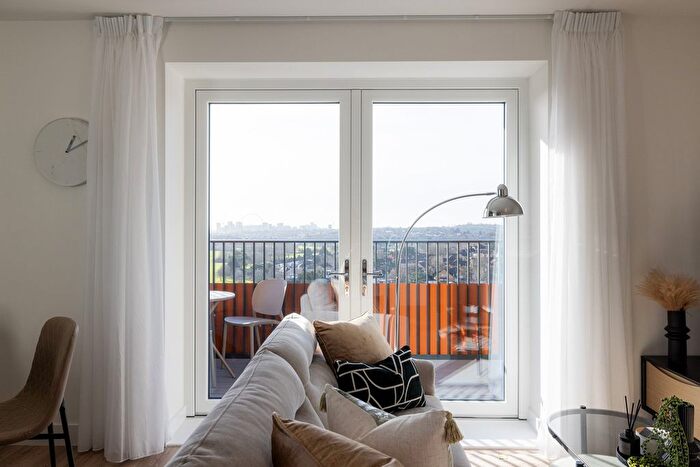 Studio For Sale In Edgware Road, Hendon, NW9