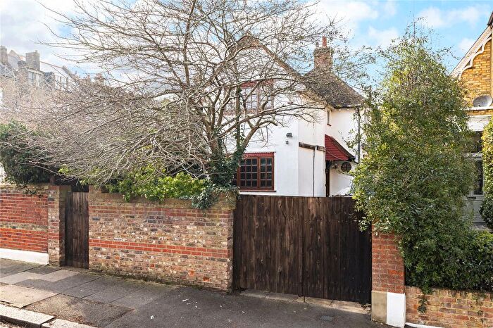 4 Bedroom Detached House For Sale In Kenilworth Avenue, Wimbledon, London, SW19