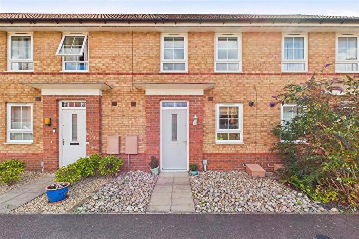 3 Bedroom Terraced House For Sale In Restfil Way, Fernwood, NG24