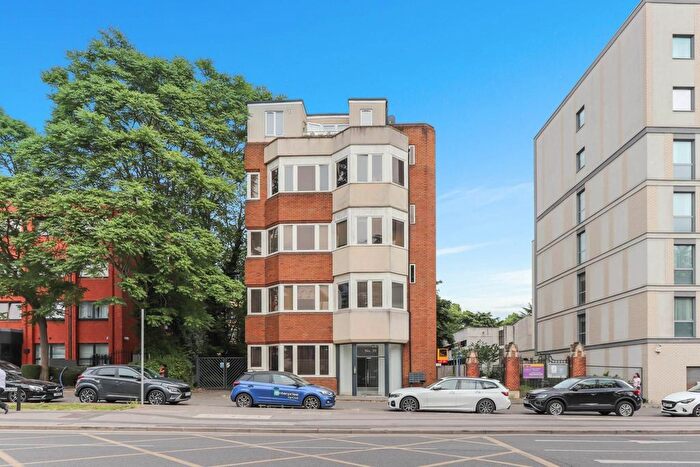 2 Bedroom Flat To Rent In Windsor Road, Slough, SL1