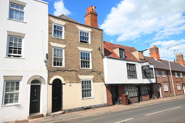 2 Bedroom Flat For Sale In East Street, Faversham, ME13