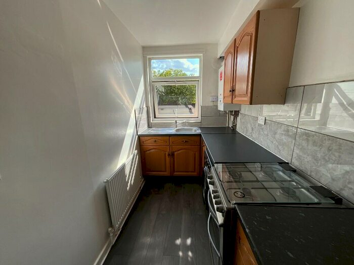 2 Bedroom Flat To Rent In Park Road, Nottingham, Nottinghamshire, NG7