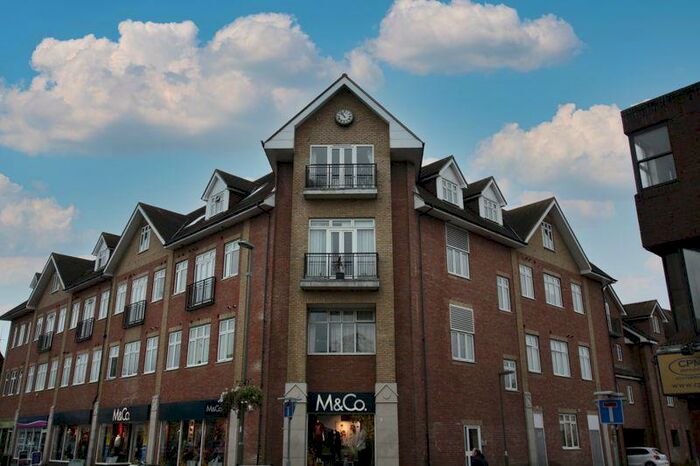 1 Bedroom Flat To Rent In Elbourne House, Horley, RH6