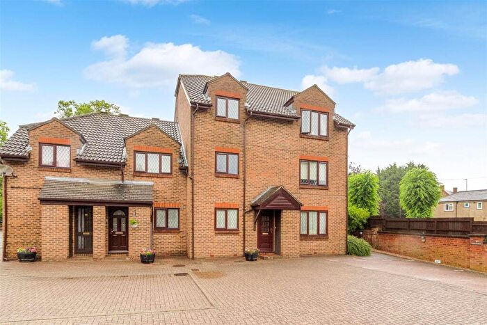 3 Bedroom Flat For Sale In Archfield, Wellingborough, NN8
