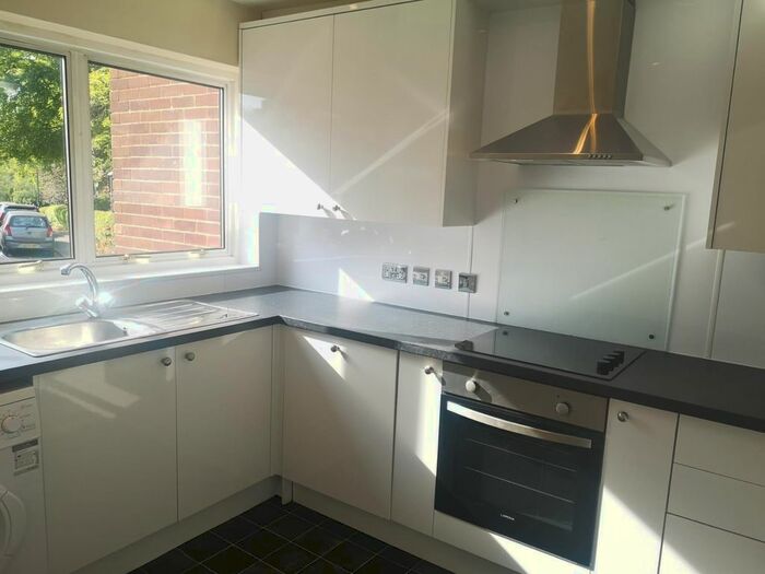 4 Bedroom Property To Rent In Lingwood Close, Chilworth, Southampton, SO16