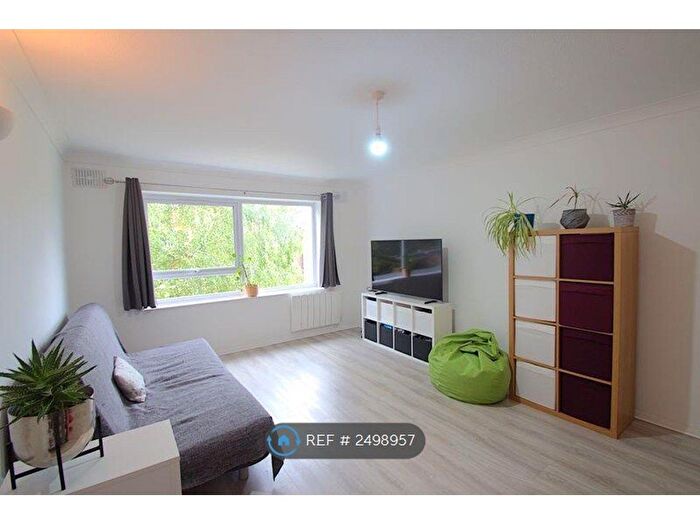 2 Bedroom Flat To Rent In Acacia Court, Harrow, HA1