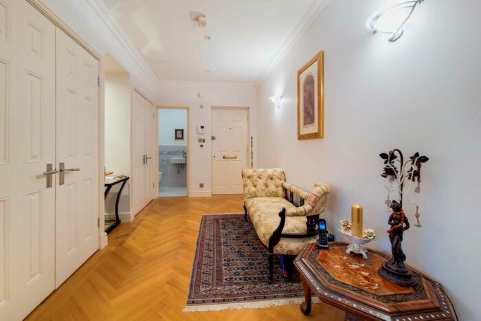 2 Bedroom Flat To Rent In Park Lane, Stanmore, HA7