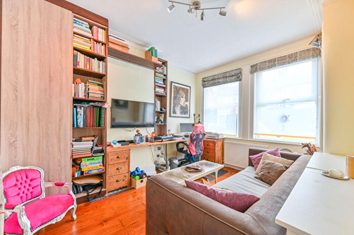 2 Bedroom Flat For Sale In Chapter Road, Dollis Hill, London, NW2