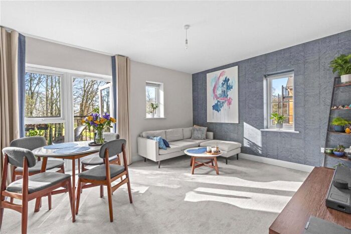 2 Bedroom Apartment For Sale In Aspen Road, High Wycombe, Buckinghamshire, HP10